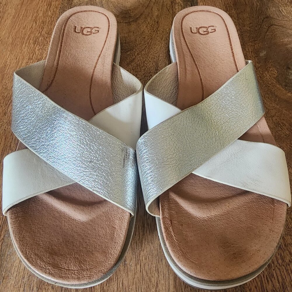 UGG Australia Kari Flat White Silver Metallic Sandals US Womens Size 6.5